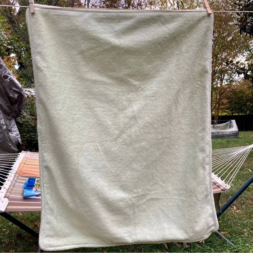 POTTERY BARN KIDS Pillow Sham Soft Fleece Highlighter Green Standard 26 x 20 in